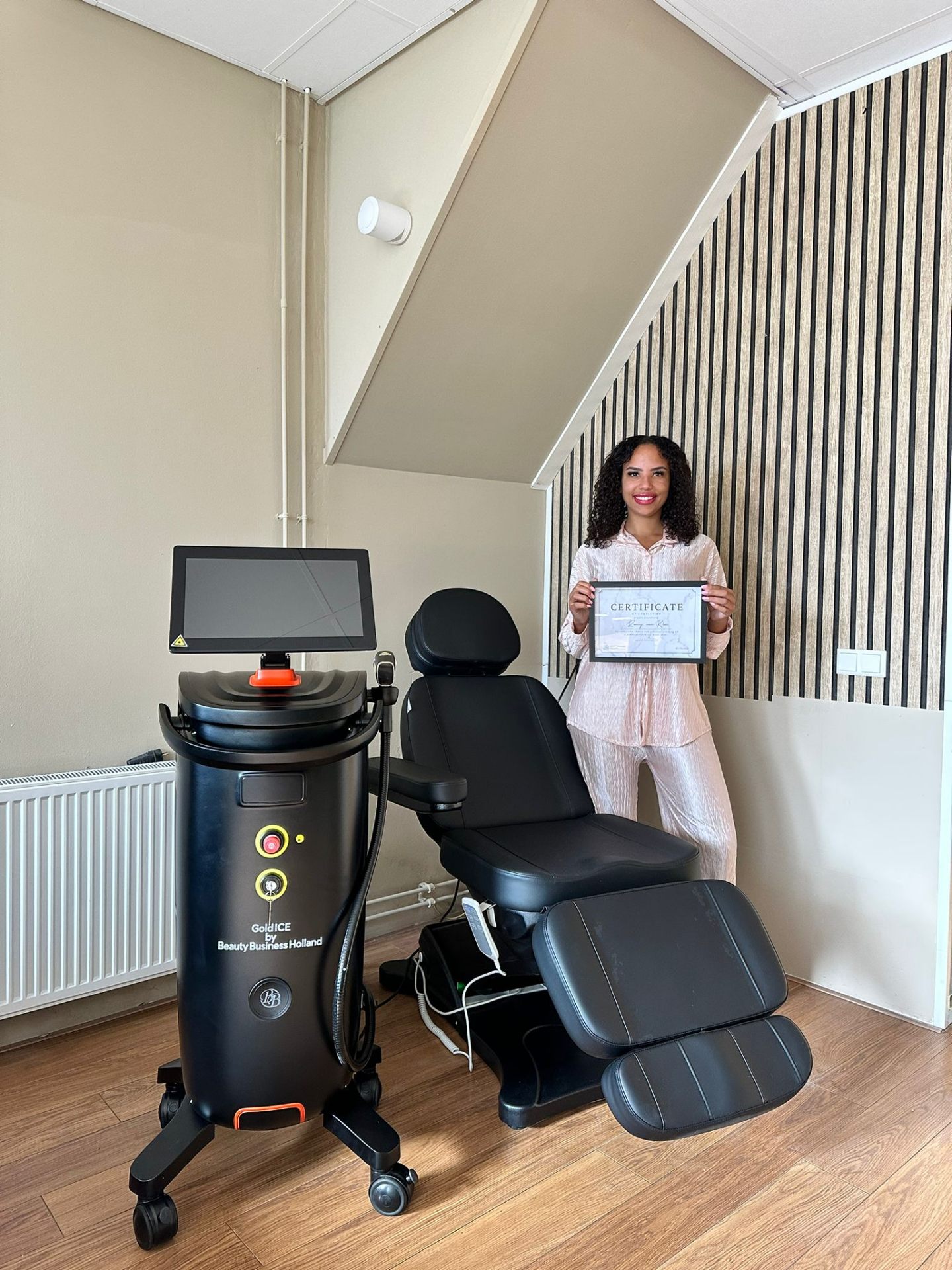 Levering ICONIC® diode laser bij klant 1