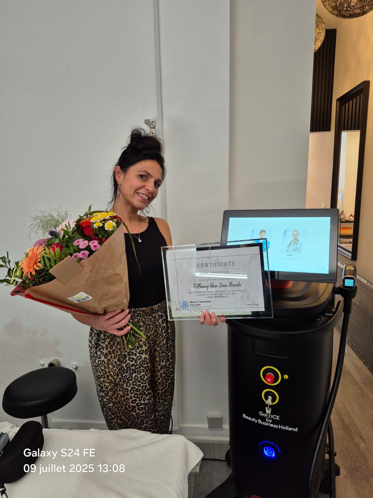 Levering ICONIC® diode laser bij klant 3